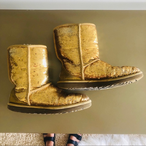Gold Sparkly Uggs Sequins sz 8 FINAL PRICE!!! MOVING MUST GO SALE!! - Picture 2 of 7